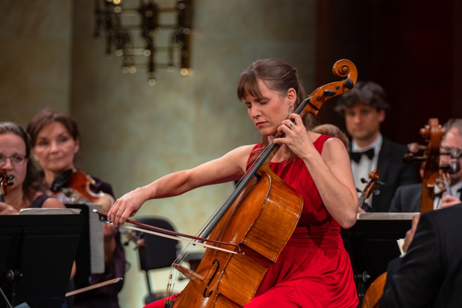 Ditta Rohmann – The Singing Cellist